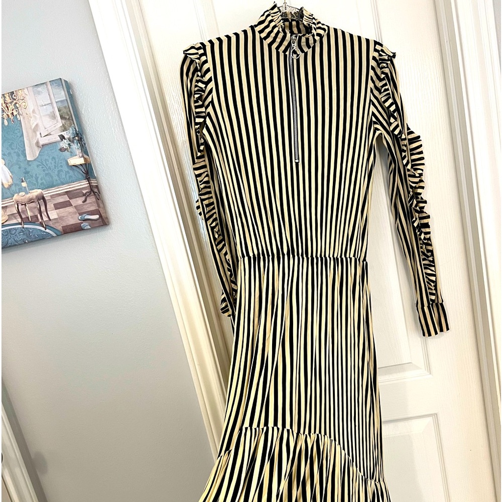 Zara Black and Cream Long Sleeve Striped Maxi Dress